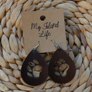 🐾NWT Homemade Faux Leather Paw Print Earrings🐾